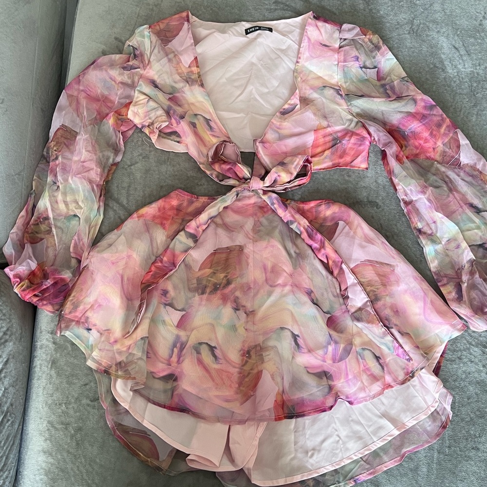 Backless jumpsuit tie in the front